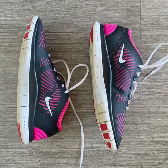 Nike Free Balanza Running Sneakers - Picture 3 of 11